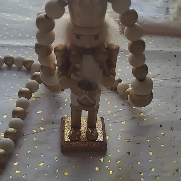 NWT Simply Southern Gold and Cream Beaded Nutcracker Necklace - Picture 4 of 4
